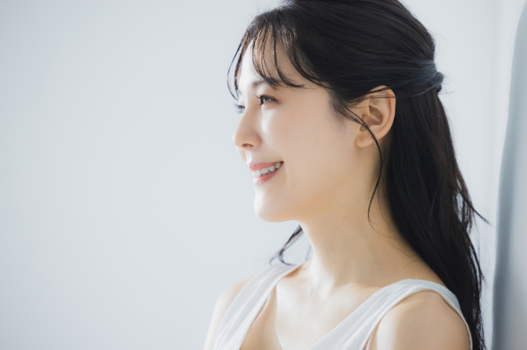 自然な若返りを叶える美容医療「ヒアルロン酸注入」とは